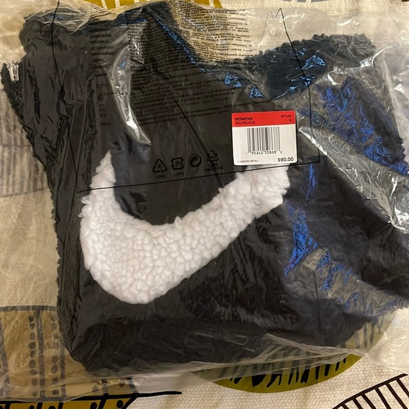 Women’s Nike Sherpa Vest - Picture 5 of 7